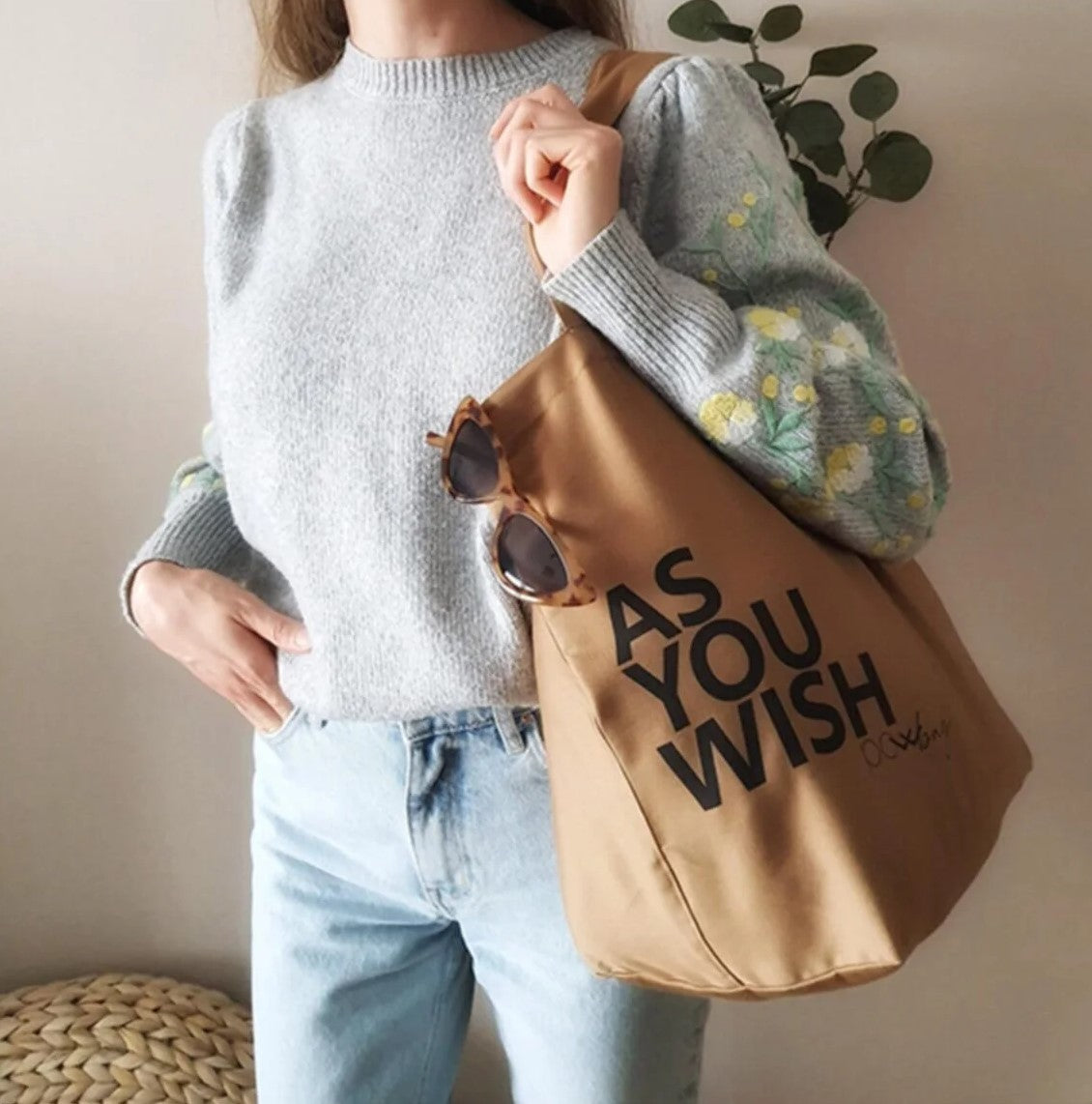 UV baskılı pamuklu kanvas omuz çantası, iç cepli, alışveriş, okul ve günlük kullanım için şık ve sürdürülebilir bez çanta.