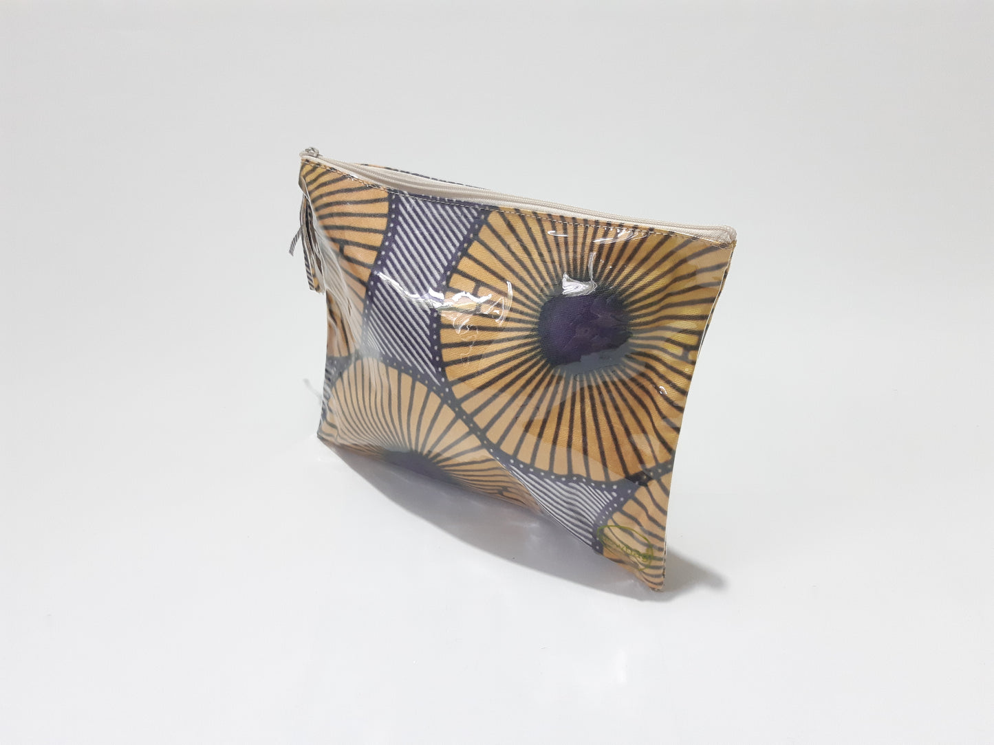 Clark Pouch – Kişiselleştirilebilir tasarımlı su geçirmez seyahat kesesi