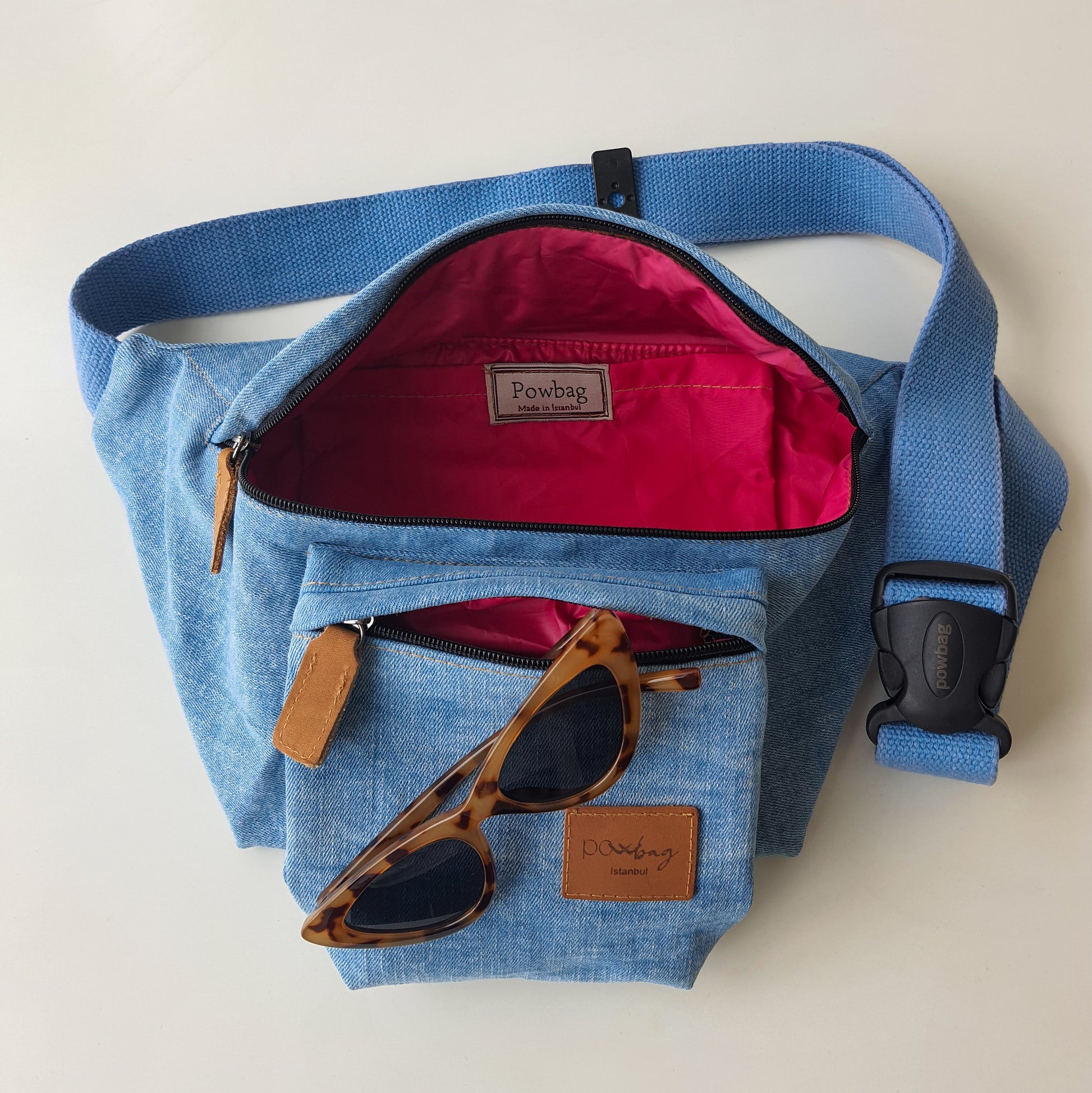 El yapımı denim bel çantası, su geçirmez iç astarlı, geniş hacimli, unisex ve günlük kullanıma uygun spor & şehir çantası.