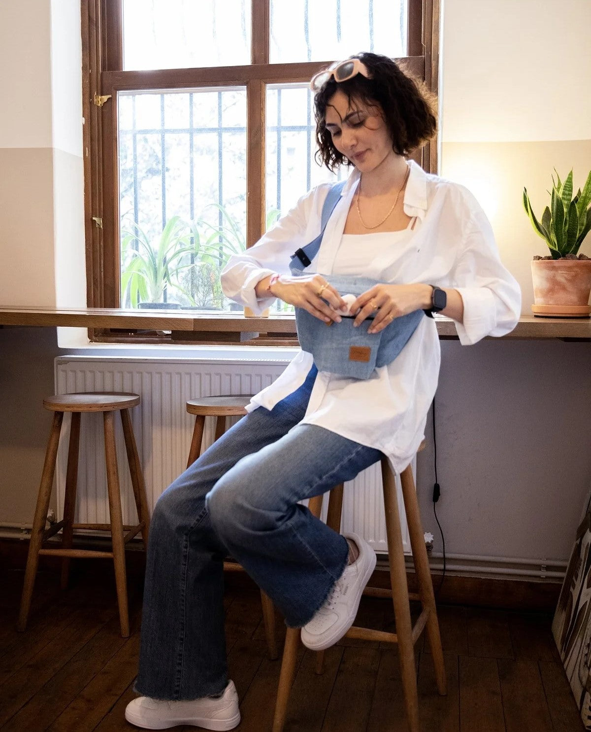 El yapımı denim bel çantası, su geçirmez iç astarlı, geniş hacimli, unisex ve günlük kullanıma uygun spor & şehir çantası.
