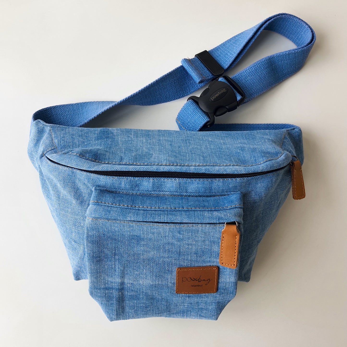 El yapımı denim bel çantası, su geçirmez iç astarlı, geniş hacimli, unisex ve günlük kullanıma uygun spor & şehir çantası.