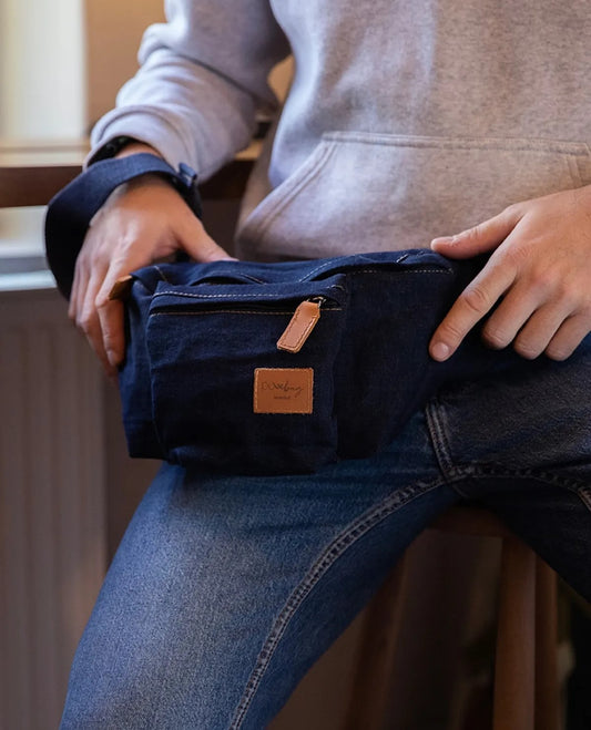 El yapımı denim bel çantası, su geçirmez iç astarlı, geniş hacimli, unisex ve günlük kullanıma uygun spor & şehir çantası.