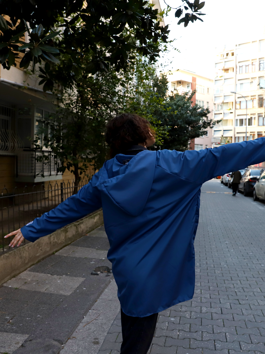Su geçirmez paraşüt kumaştan unisex yağmurluk, doğa yürüyüşü, kamp ve bisiklet için hafif, katlanabilir, şık dış giyim.