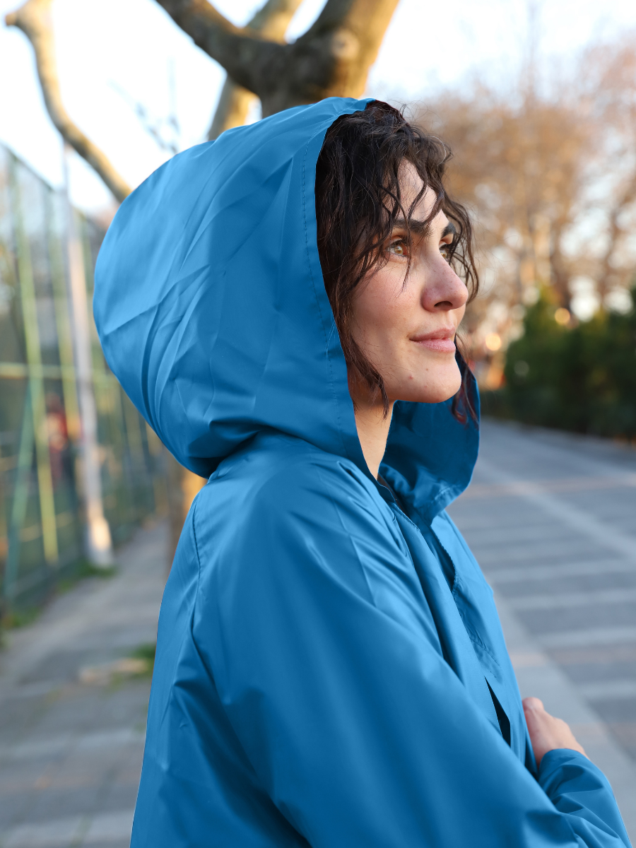 Su geçirmez paraşüt kumaştan unisex yağmurluk, doğa yürüyüşü, kamp ve bisiklet için hafif, katlanabilir, şık dış giyim.