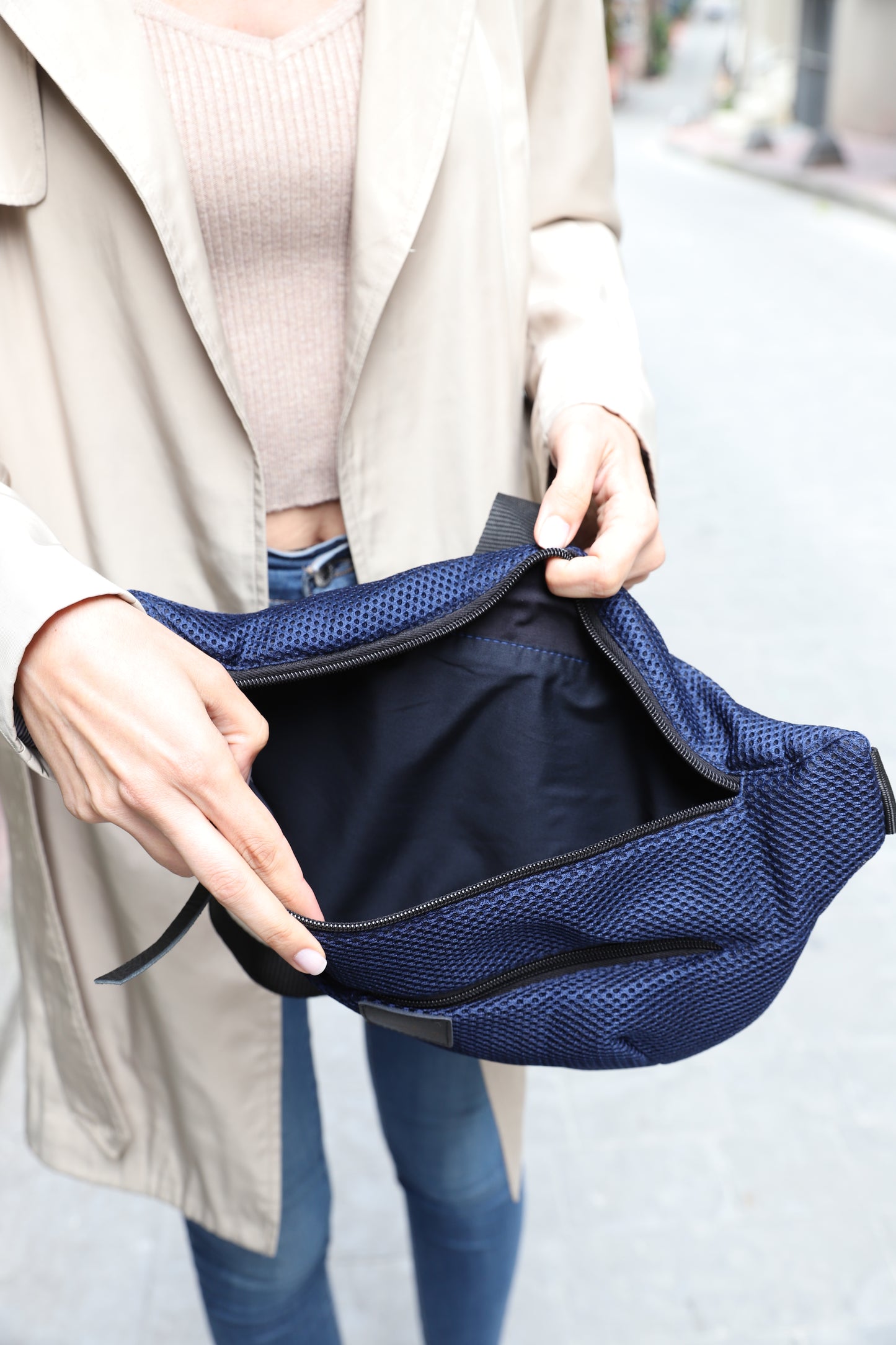 Meshbag file bel çantası, nefes alabilen örgü kumaş, uniseks tasarım, 3 farklı kullanım seçeneğiyle spor, şehir ve seyahat için ideal.