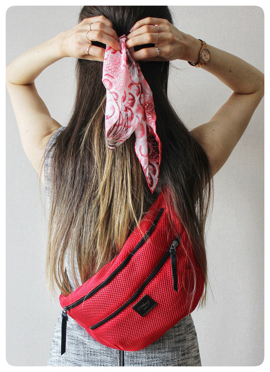 Meshbag file bel çantası, nefes alabilen örgü kumaş, uniseks tasarım, 3 farklı kullanım seçeneğiyle spor, şehir ve seyahat için ideal.